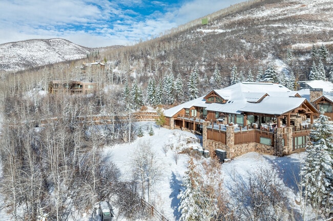 Starwood boasts custom-built homes nestled in Aspen’s picturesque alpine setting.
