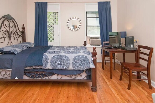 1581 1st Ave unit ID1032059P, New York, NY 10028 - photo 2