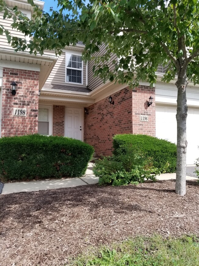 1196 Megan Ct, Elgin, IL 60120 - photo 3