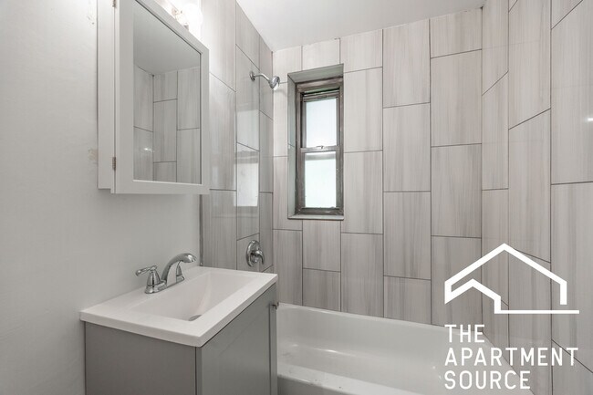 1360 W Touhy Ave unit 305, Chicago, IL 60626 - photo 5