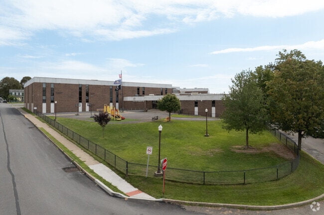 Freeland Elementary Middle School has received a C rating from Niche.