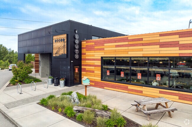 Residents can start their morning with coffee and brunch from South Restaurant + Coffeehouse.