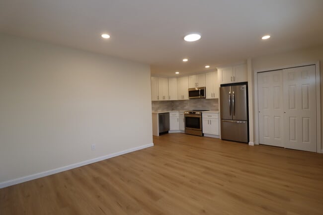 5 Hastings Rd unit 2nd Floor, Island Park, NY 11558 - photo 4