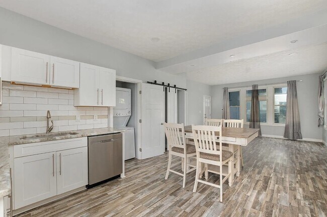 5651 Bramble Ave unit 1, Cincinnati, OH 45227 - photo 4