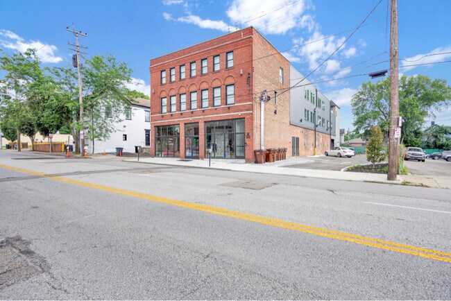 6011 Madison Rd unit 4, Cincinnati, OH 45227 - photo 2