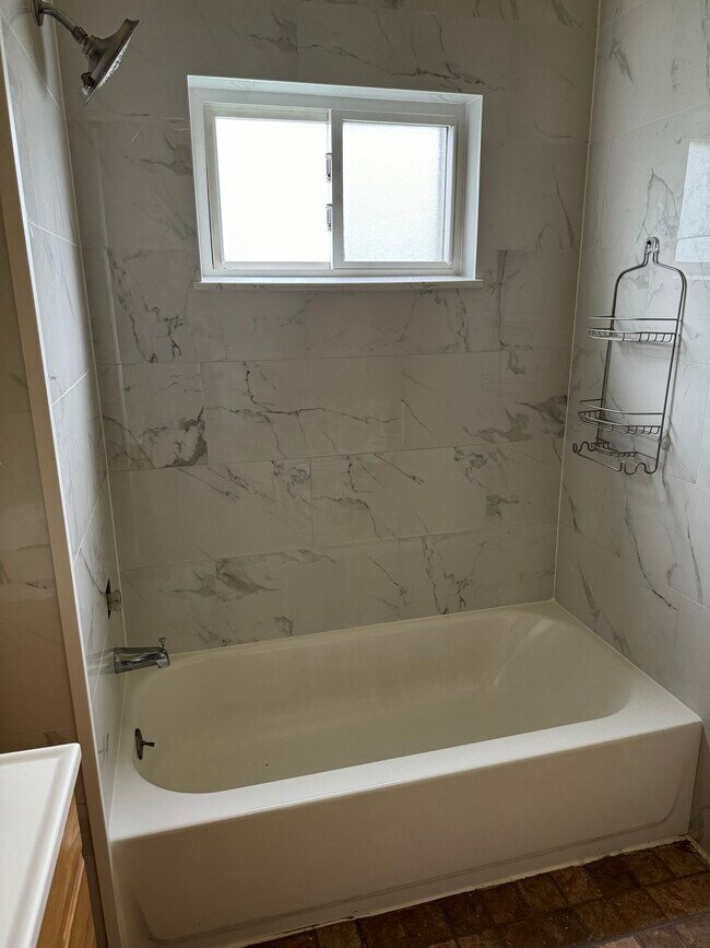 11603 Mitchell St unit 1F, HamtraMcK, MI 48212 - photo 5