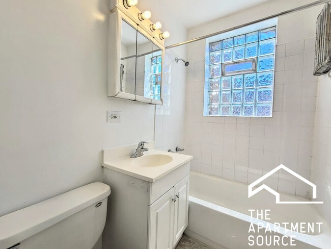 540 W Wellington Ave unit 208, Chicago, IL 60657 - photo 4