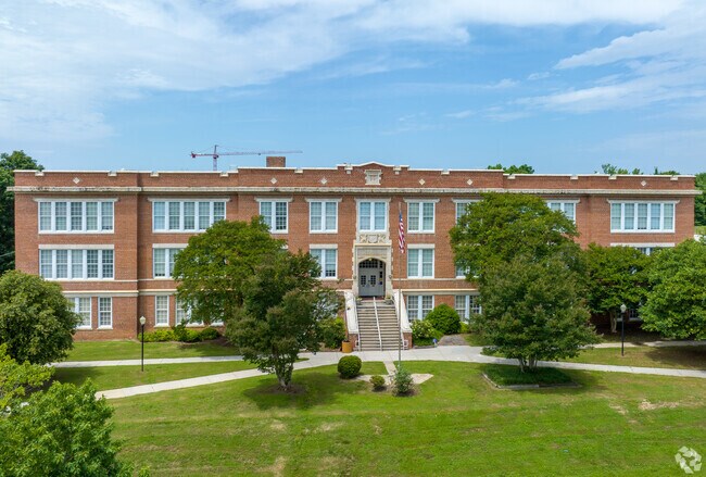 Front entrance of Washington Magnet Elementary