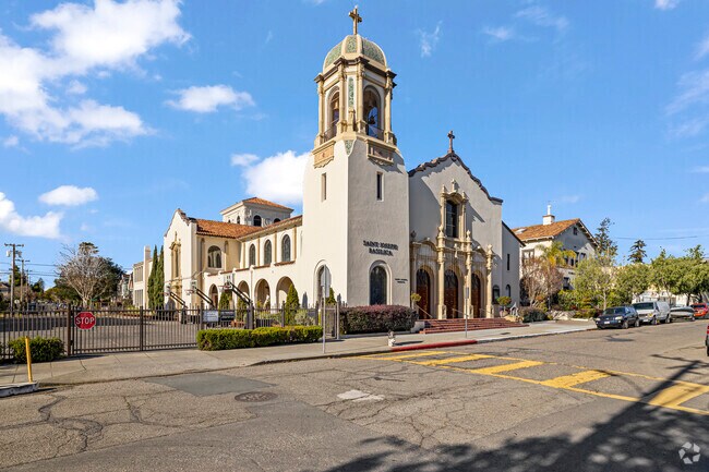 Discover, learn, and thrive at St. Joseph School.