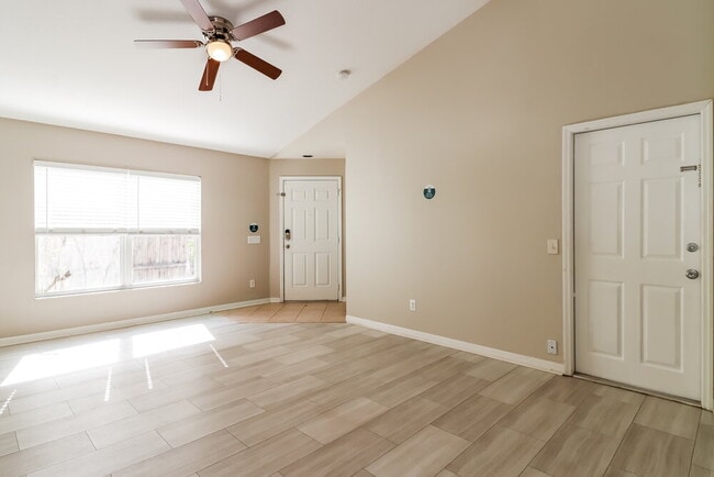 15113 Deer Meadow Dr, Lutz, FL 33559 - photo 4