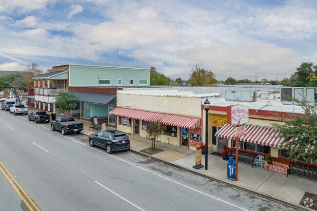 There are many local restaurant and retail options.