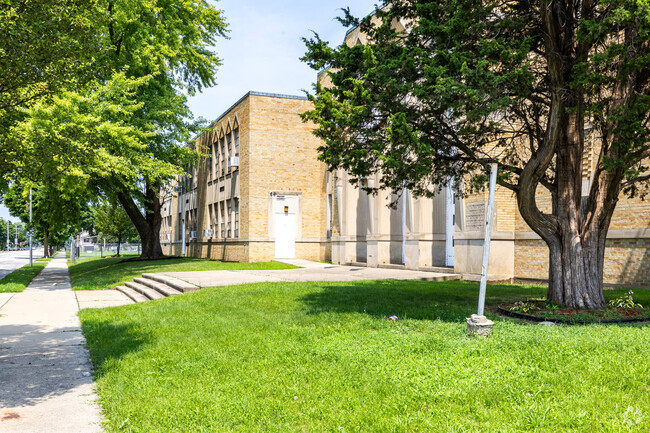 Hickman Academy Preparatory School is a private K-8 school in the Lincoln Creek neighborhood.
