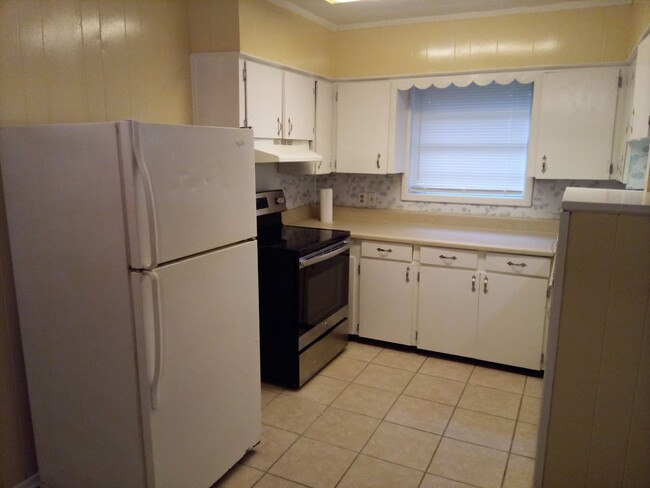 Kitchen 1 of 2