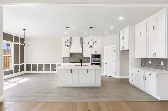 SLE L 30-Aspen-07-Kitchen, Dining.jpg