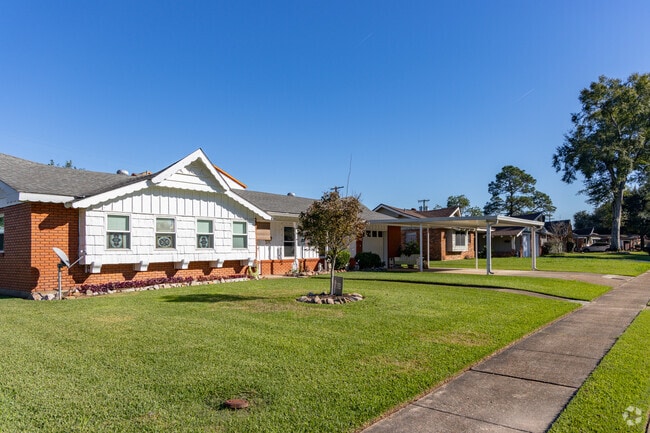 An older home in Wilshire Park has been well maintained.