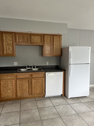 121 Porter St Unit 121 E Porter A, Olney, IL 62450