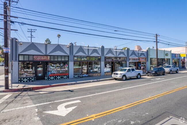 There are various vintage and and interesting shops on Retro Way near Bluff Heights.