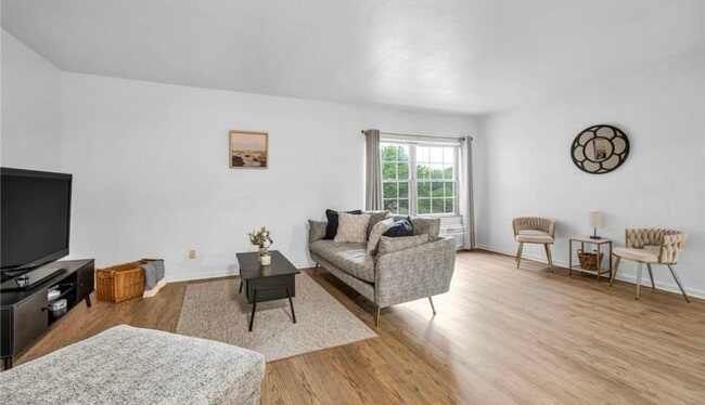 15925 Van Aken Blvd unit GEO 2BD 2BH, Cleveland, OH 44120 - photo 4