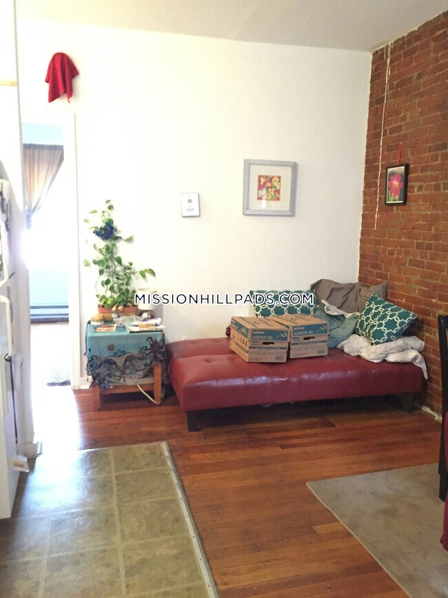 892 Huntington Ave Unit 3, Boston, MA 02115