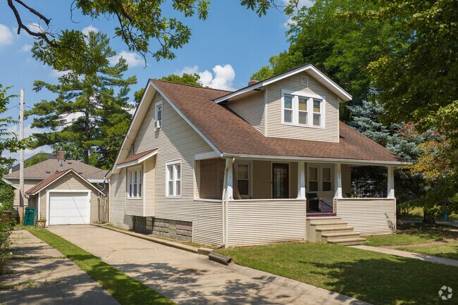 Modern bungalow homes add charm to Holmes Street Area’s Eastside neighborhood.
