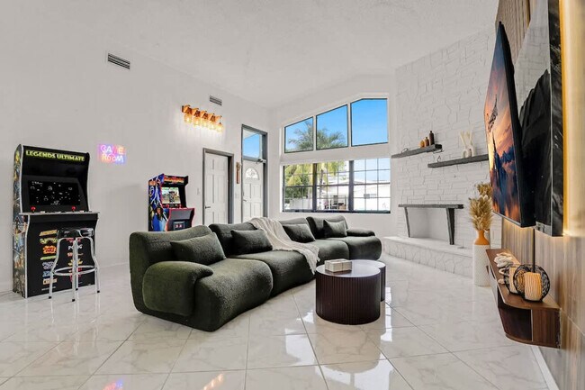 20140 NE 25th Ct unit ID1372364P, Miami, FL 33180 - photo 2