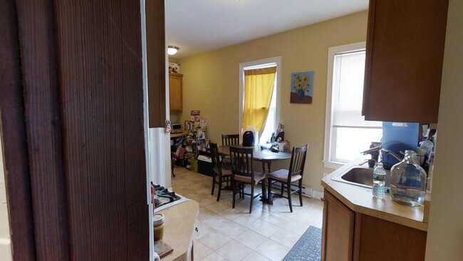 223 Holland St unit 2, Somerville, MA 02144 - photo 2
