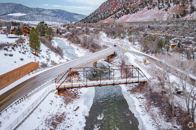 In winter, the Roaring Fork River transforms into a stunning winter wonderland, with icy banks and frosted trees. The river's flowing waters contrast beautifully with the snow, creating a serene atmosphere for snowshoeing and wildlife watching.