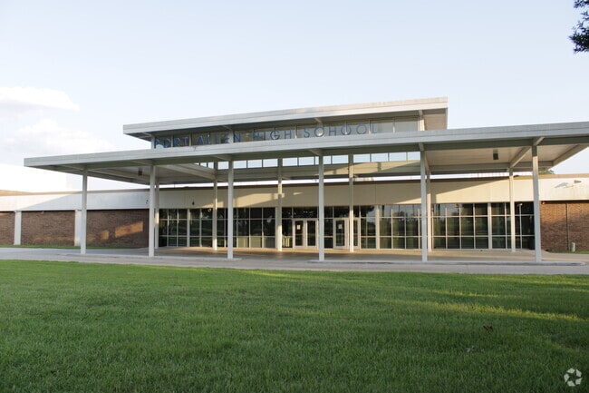 Port Allen High School has a student-teacher ratio of 10 to 1 and an overall Niche score of B.