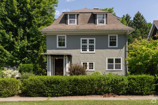 The median year built for homes in Cornell Heights is 1913.