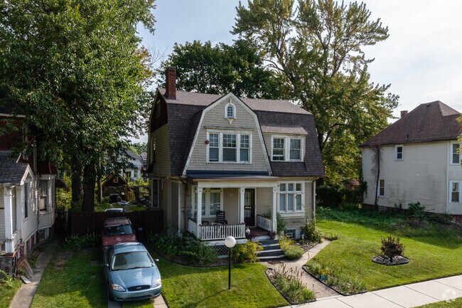 There is a wide variety of architectural styles in the Gateway Community.