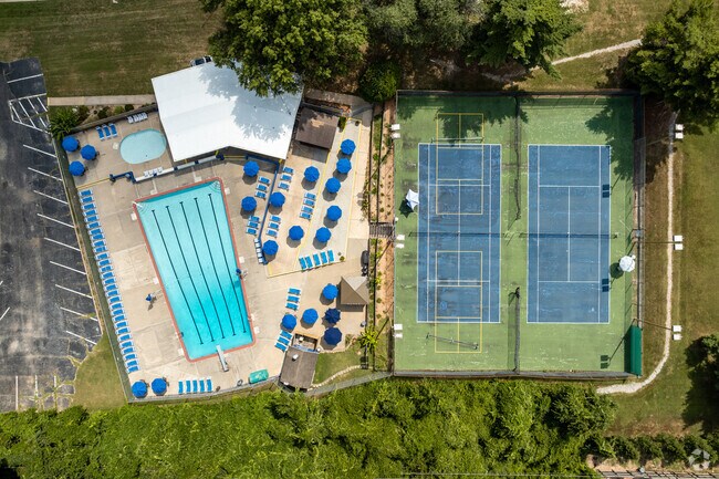 Southern Hills residents can join the Southern Hills Swim and Tennis Club.
