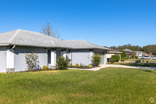 Ranch-style homes, often graced by palm trees and lush lawns line much of Medulla streets.