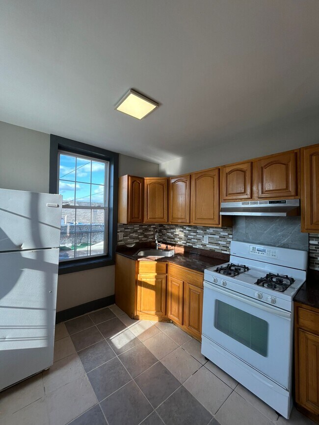 50 Atlantic St Unit 4, Jersey City, NJ 07304