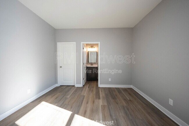 2825 Mcpherson St, Indianapolis, IN 46205 - photo 7