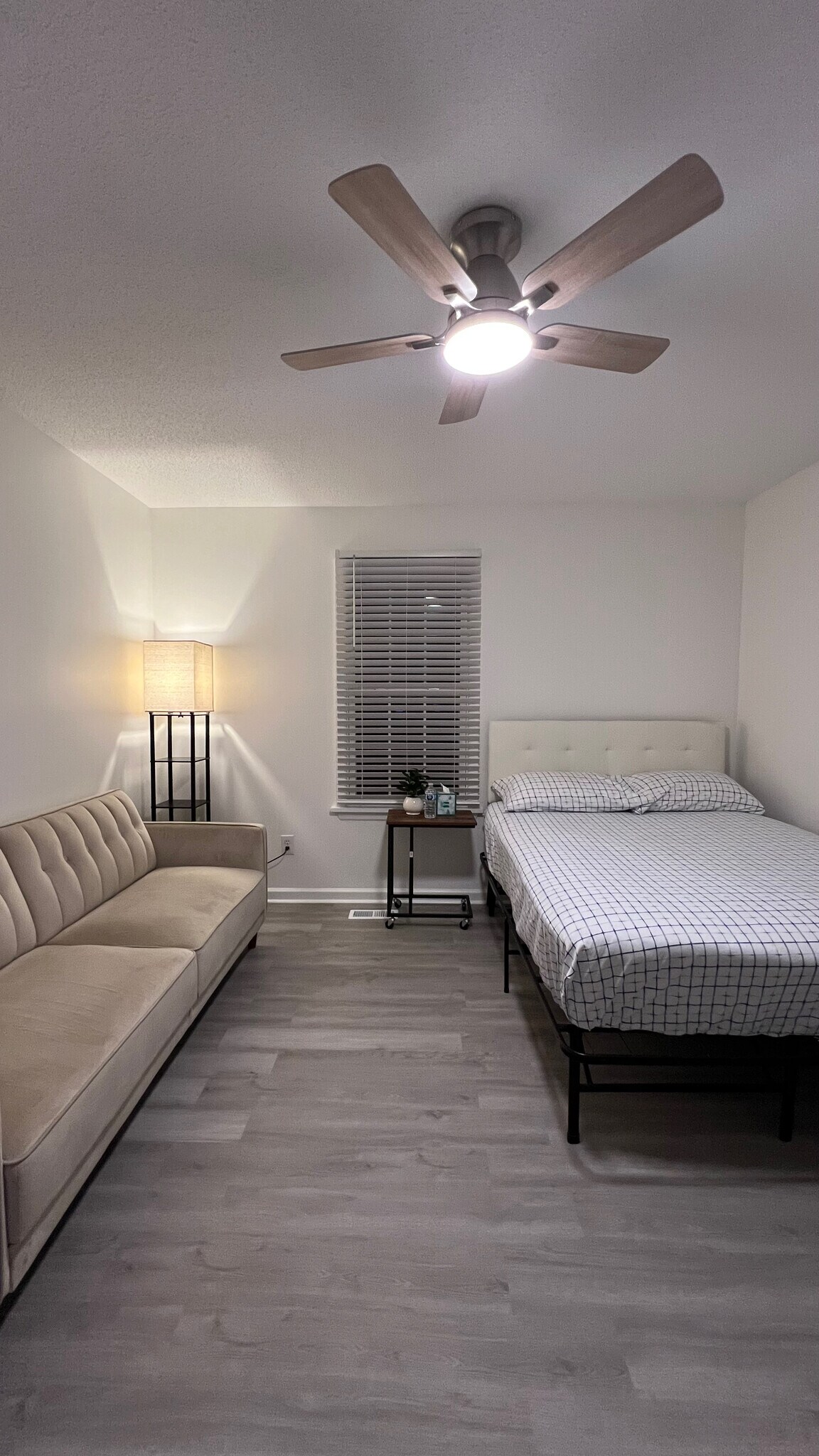 301 Winners Cir S unit Room 2, Jacksonville, NC 28546 - photo 1