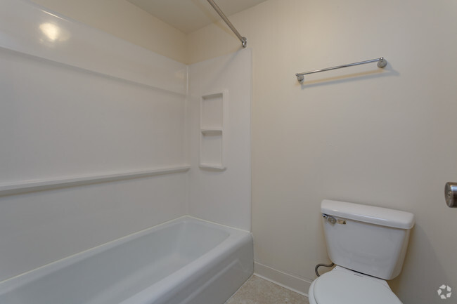 Newly Remodeled 2-Bedroom Bathroom 2023