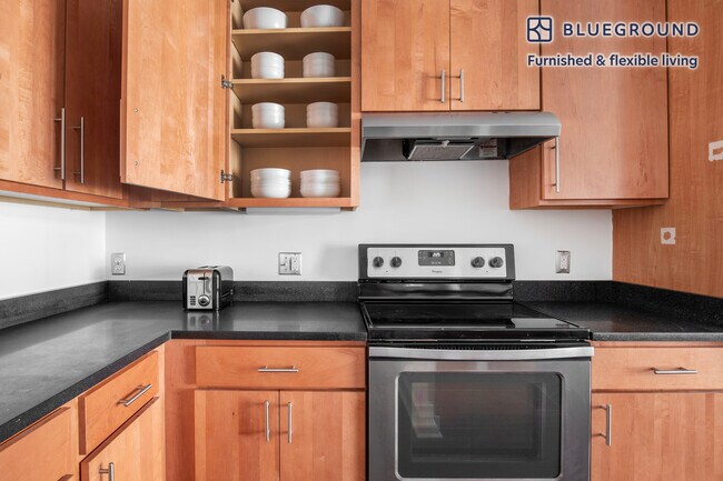 80 Fawcett St unit FL2-ID936, Cambridge, MA 02138 - photo 6