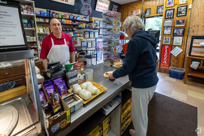 The Putnam Valley Market offers everyday groceries and great pizza to Putnam Valley locals.