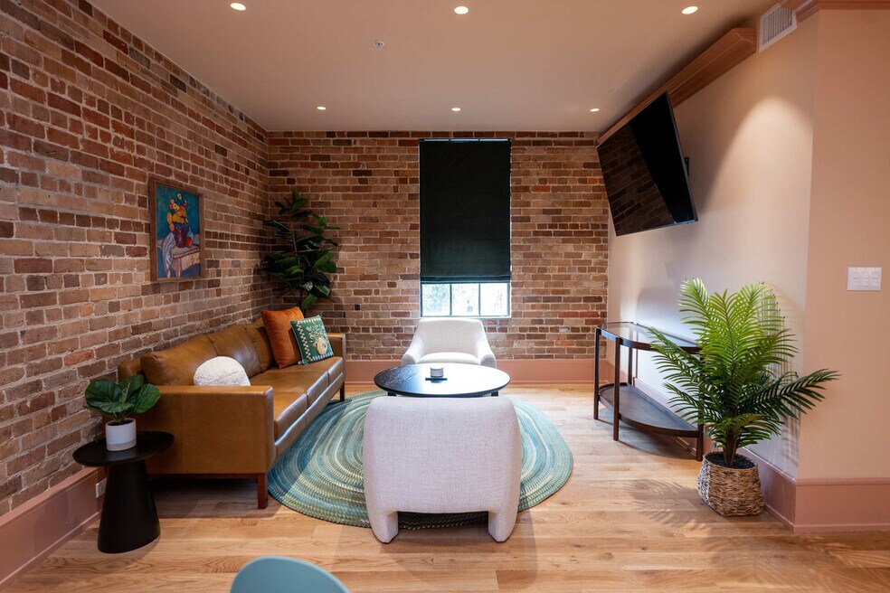 1620 Martin Luther King jr Blvd unit ID1225777P, New Orleans, LA 70130 - photo 1