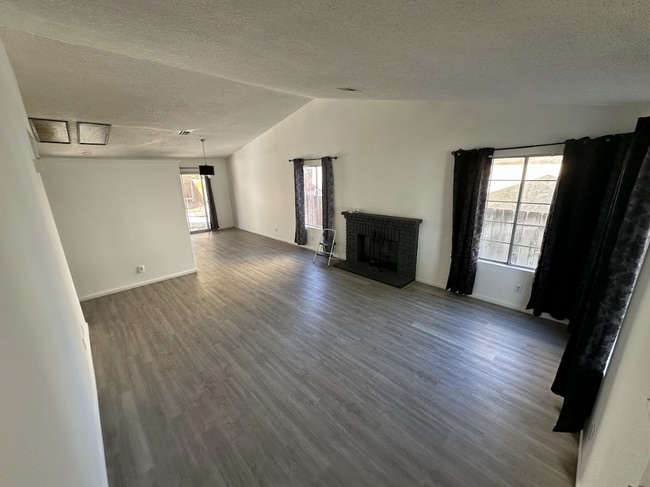 4732 Katrina Place, Palmdale, CA 93552 - photo 4