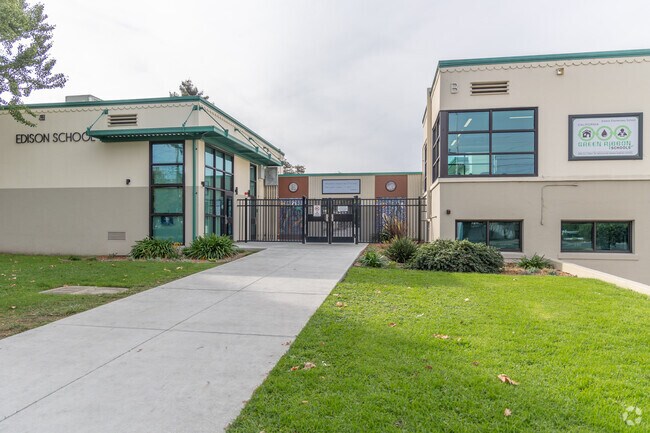 Edison Elementary School in Downtown Alameda gets an A on Niche.