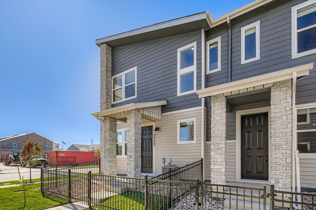 2777 Bear Springs Cir, Longmont, CO 80503 - photo 2