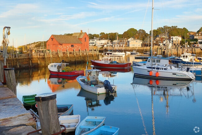 Motif Number 1 is a building that stands in the heart of Bearskin Neck and Rockport Harbor.