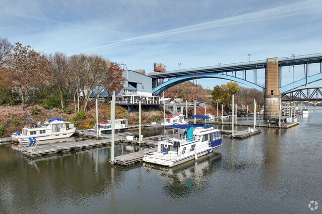 At Washington's Landing Marina, you can dock your boat and enjoy Herrs Island.