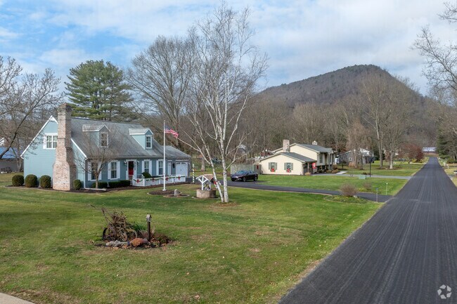 Ranch, Cape Cod and Colonial Revival homes cluster in Eldred subdivisions.