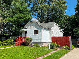 4972 Lafontaine St, Grosse Pointe, MI 48236