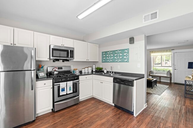 Brook Hill Townhouse - Students Save Up to 10%, Raleigh, NC 27606 - photo 7