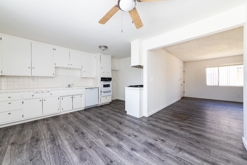 410 W Regent St unit 9, Inglewood, CA 90301 - photo 1