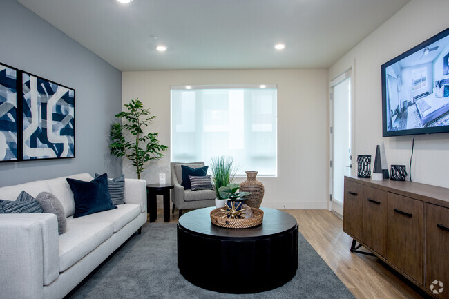 1BR, 1BA - 815SF