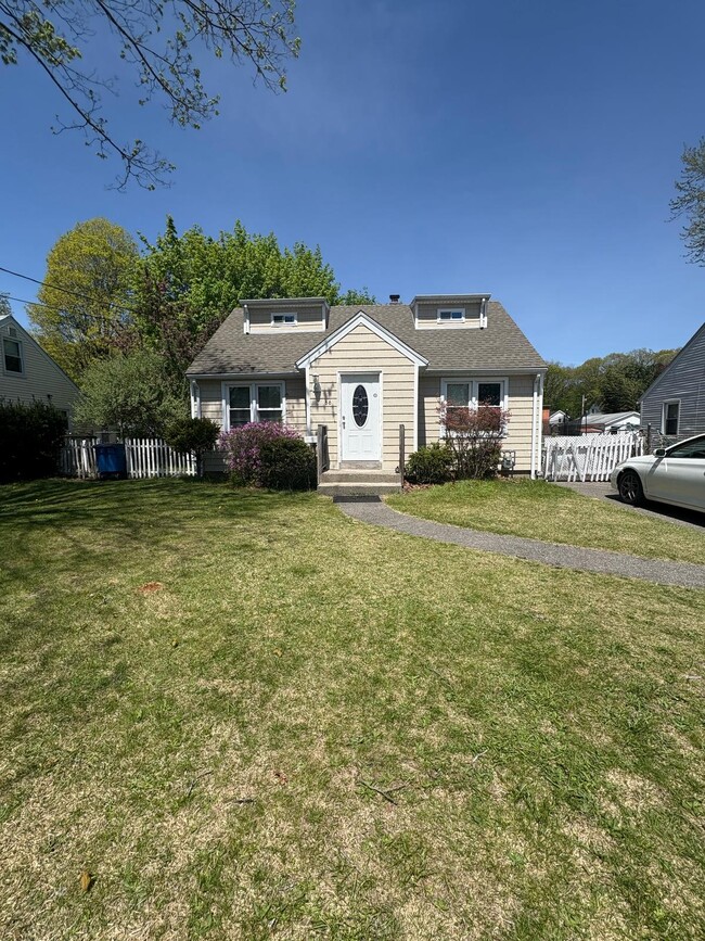 66 Emily Rd, New Haven, CT 06513